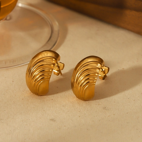 Gerippte C-Förmige Ohrstecker 18K Vergoldeter Edelstahl Texturiertes Muschelmuster Vintage Stil Für Damen