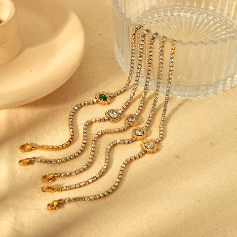 Elegante Bracciale Da Donna In Acciaio Inossidabile Placcato Oro 18K Con Zirconia Cubica Geometrica Cuore Quadrato Lusso