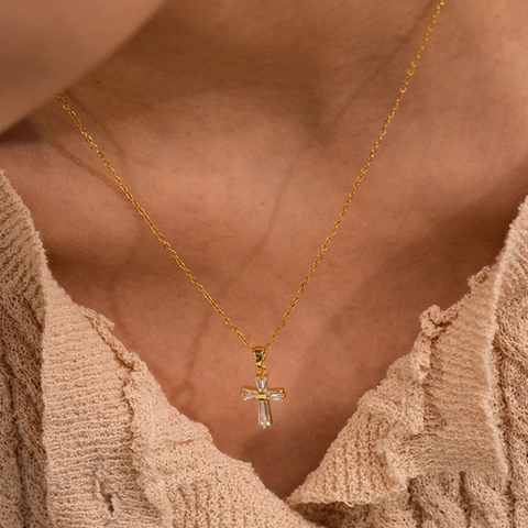 Stainless Steel Cross Pendant Necklace For Women Inlaid With Zirconia 18K Gold Plated Geometric Square Charm Jewelry Gift