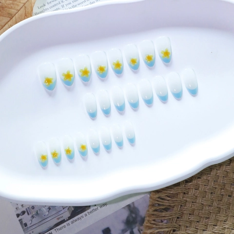 French Blue Tip Press On Nails Mit 3D Gelber Blume Tropischer Stil Mandelform Falsche Nägel Für Damen Maniküre