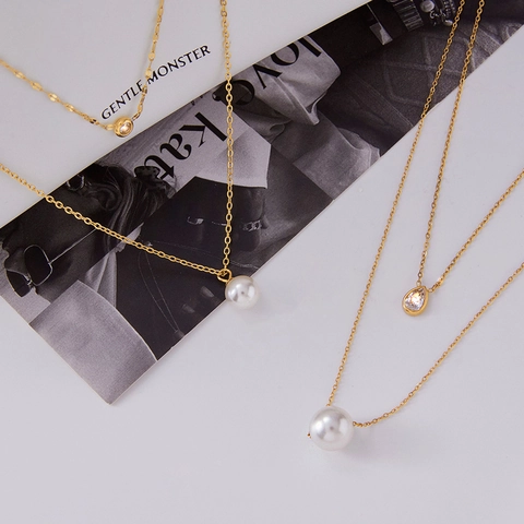 Collana A Strati Acciaio Inossidabile Placcato Oro Zirconia Pendente Perla Artificial Impermeabile Ipoallergenico Elegante Donna