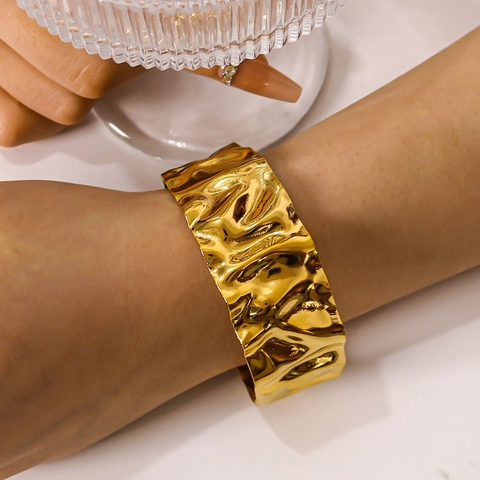 Wide Hammered Bangle 18K Gold Plated Stainless Steel Irregular Folded Texture Open Cuff Exaggerated Fashion For Women