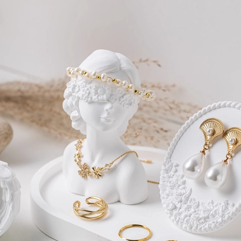 Jewelry Display Stand White Plaster Earring Ring Holder Nordic Photography Props Vintage Relief Statue Accessory Organizer