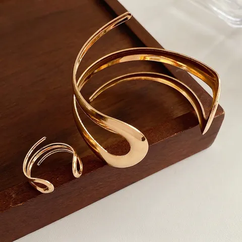 Bracciale Aperto Spirale Geometrica E Anello Metallo Lucido Stile Scultura Minimalista Gioielli Per Donne