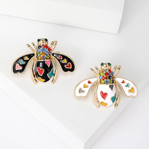 Creativa Spilla Ape in Lega Smaltata Con Strass Colorati Motivo a Cuore Spilla Insetto per Donna Accessori Abbigliamento Cappotto