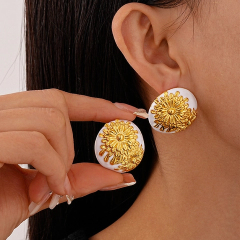 Vintage Round Stud Earrings Alloy Enamel Daisy Floral Relief With 925 Sterling Silver Earring Post French Style For Women