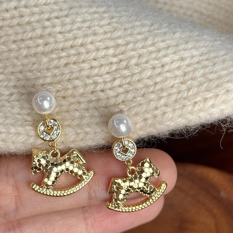 Pendientes De Caballo Balancín Con Perla Artificial Y Circonita Cobre Joyería De Moda Para Mujer Con Poste De Plata