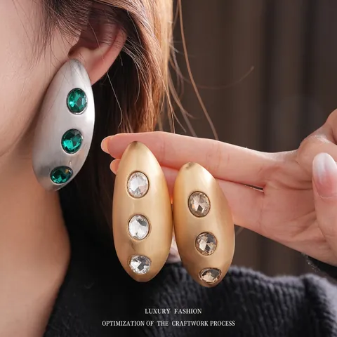 Pendientes De Botón Ovalados Vintage Para Mujer Con Diamantes De Imitación Aleación Mate Y Poste De Plata