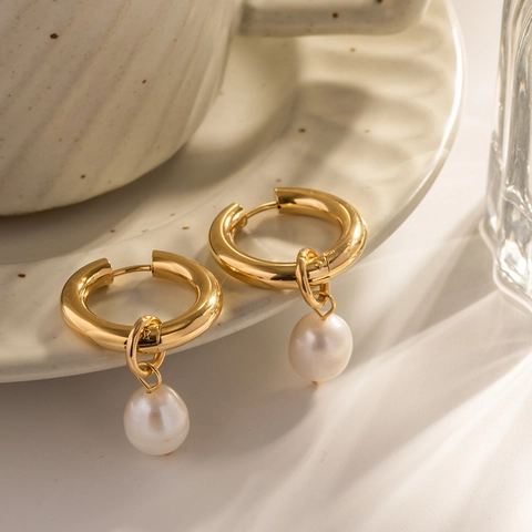Boucles D'oreilles Créoles Avec Pendentif Perle D'eau Douce Acier Inoxydable Plaqué Or Style Baroque Géométrique Pour Femmes