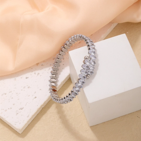 Modieuze Koperen Bangle Voor Dames Met Ovale Zirkonia Open Bypass Ontwerp Luxe Sieraden Accessoire