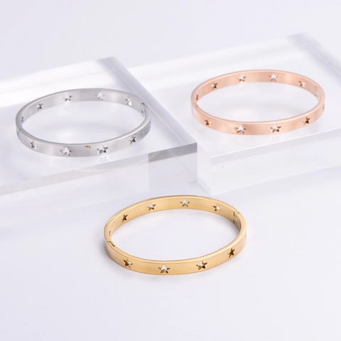 Brazalete Con Estrellas Caladas Acero Inoxidable 304 Cierre De Bisagra Joyería Minimalista Elegante Para Mujer