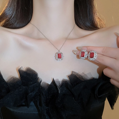 Vintage Square Zircon Pendant Necklace Copper Chain French Style Luxury Jewelry For Women