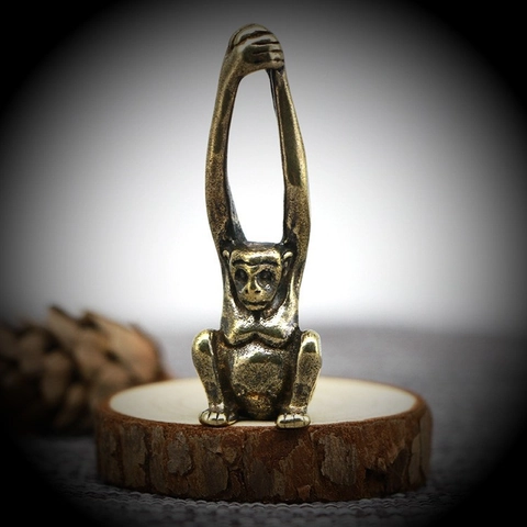 Llavero de Mono de Aleación Retro Acabado Latón Figurita Animal Vintage Caracol Abeja Libélula Vaca Highland Ornamento Escritorio