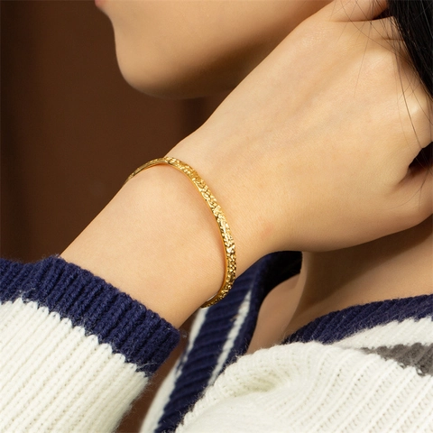 Bracciale Rigido Aperto In Acciaio Inossidabile Da Donna Texture Martellata Irregolare Regolabile Gioielli Di Moda Geometrici