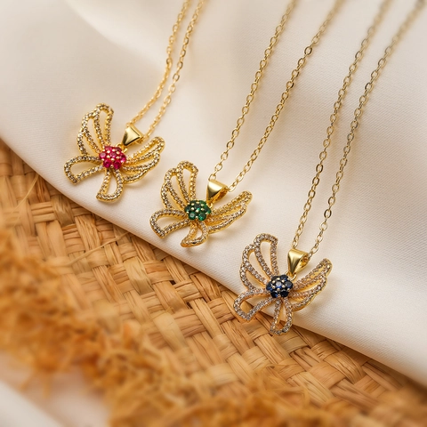 Collana Con Pendente A Farfalla Rame Zircone Intarsiato Ali Traforate Centro Colorato Gioielli Eleganti Per Donna