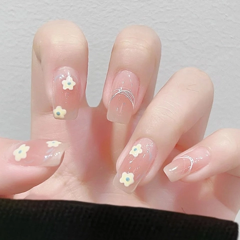 Short Square Round Press On Nails Nude Pink Gradient White Flower Simple Elegant Artificial Fake Nails For Women Daily Wear