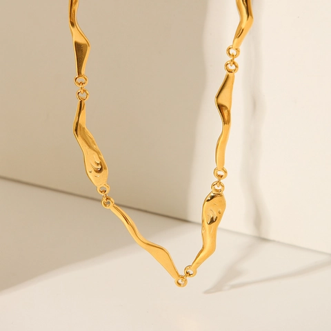 Collier Ras Du Cou Chaîne À Maillons Ondulés Irréguliers Acier Inoxydable Plaqué Or Sous Vide Style Métal Liquide Femme