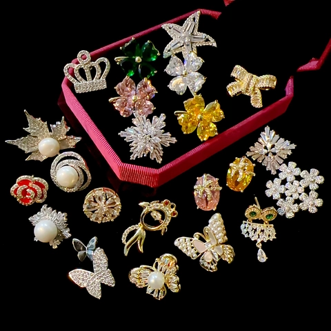 Elegant Copper Brooch With Mother Of Pearl Butterfly Clover Design Rhinestone Artificial Pearl Pin For Women Wedding Party Jewelry