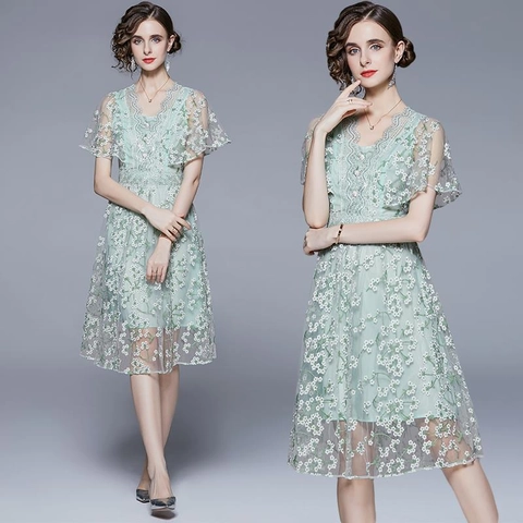 Elegantes Hellgrünes Midi Kleid Mit V Ausschnitt Mesh Spitze Blumenstickerei Rüschenärmeln Hohe Taille Französischer Vintage Stil
