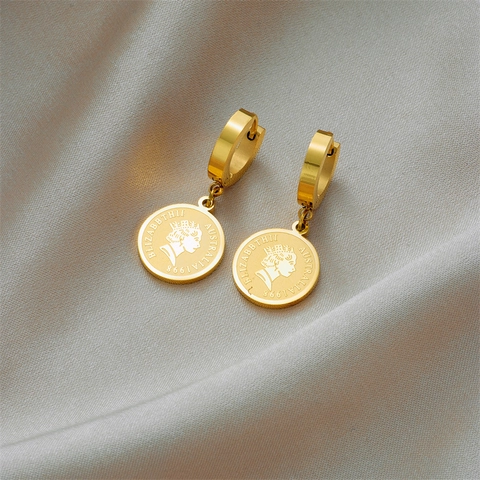Vintage Queen Portrait Coin Hoop Earrings 18K Gold Plated Stainless Steel French Style Round Pendant For Women