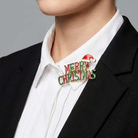 Spilla Merry Christmas Lettere in Smalto Lega di Zinco Placcato Oro Rosso Verde Cappello di Natale Decorazione Festa Gioielli
