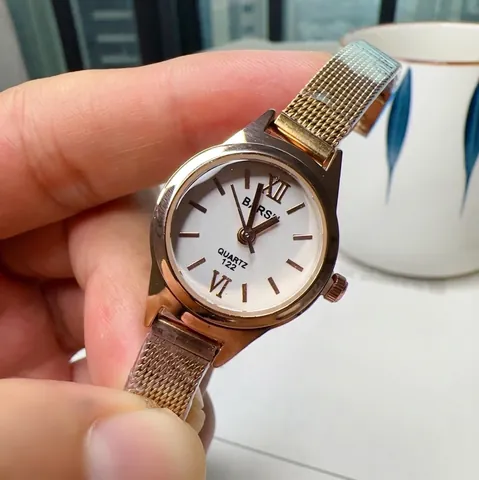 Women's Quartz Watch Minimalist Elegant Roman Numerals Analog Display Milanese Metal Mesh Strap Fashion Wristwatch