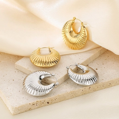 Chic Striped Ribbed Hoop Earrings 18K Gold Plated Stainless Steel U Shape Hollow Moon Croissant Jewelry For Women