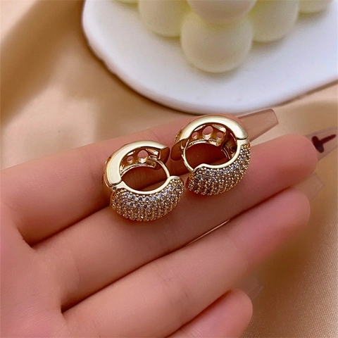 Pave Zirkon Creolen Klobige Kupfer Huggie Ohrringe Mit Hollow Geometrischem Design Modeschmuck Für Damen