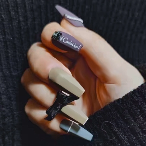 Unghie Finte Professionali a Bara con Arte Geometrica per Donna Trasparenti Naturali Decorazione per Manicure Copertura Totale
