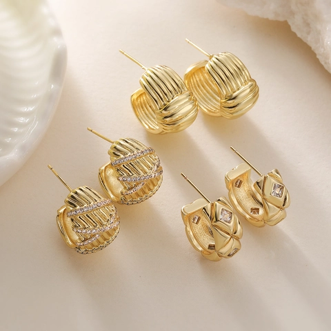 Pendientes De Aro En Forma De C De Cobre Chapado En Oro De 18K Para Mujer Zirconia Cúbica Textura Rombo Retro Punk