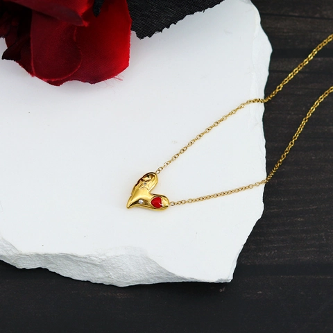 Collar Con Colgante De Corazón Acero Inoxidable Chapado En Oro De 18K Esmalte Rojo Incrustaciones Circonitas Cadena Clavícula