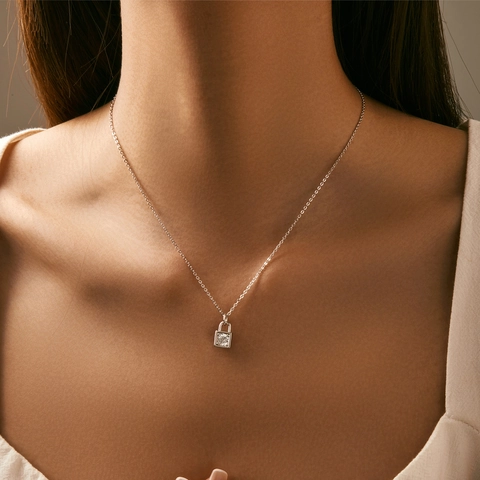 925 Sterling Silver Lock Pendant Necklace With 0.5ct D Color Moissanite VVS1 Clear Round Cut Luxury Jewelry For Women