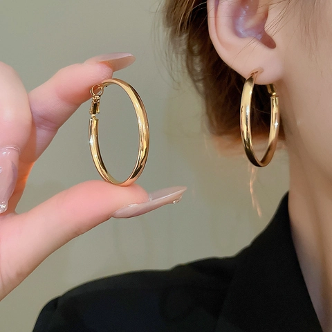 Pendientes De Aro Geométricos Minimalistas Aleación Con Poste De Plata Joyería De Metal Pulido Para Mujeres