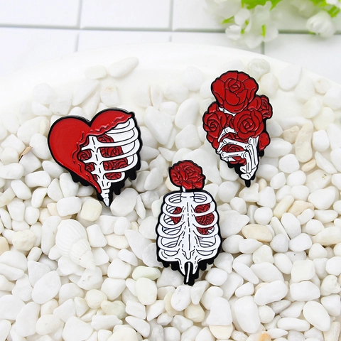 Broche En Alliage Épinglette Émail Rose Squelette Gothique Coeur Cage Thoracique Romantique Sombre Punk Bijoux