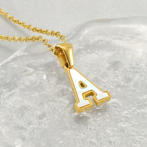 Collar De Moda Con Inicial 18k Chapado En Oro Acero Inoxidable 304 Incrustación De Concha Joyería Para Mujer