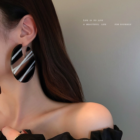 Round Black White Striped Acrylic Hoop Earrings With Silver Earring Post Modern Geometric Exaggerated Jewelry For Women