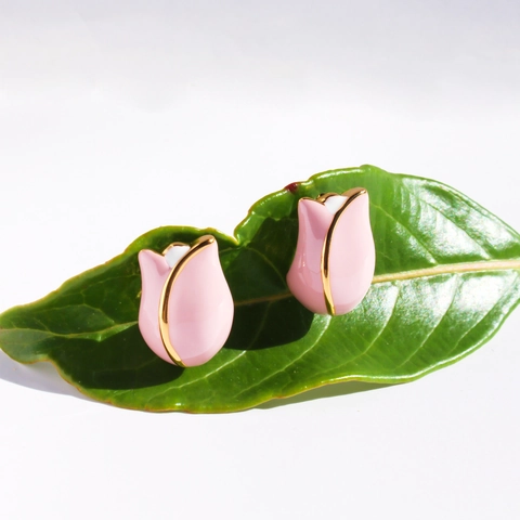 Douces Boucles d'Oreilles Clous Fleur de Tulipe Rose Émail Laiton Plaqué Or Avec Tige en Argent Sterling 925 pour Femme Fille Bijoux