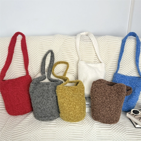 Damen Plüsch Schultertasche Beuteltasche Retro Kunstfell Große Kapazität Einfarbig Winter Weich Tote Mit Magnetverschluss