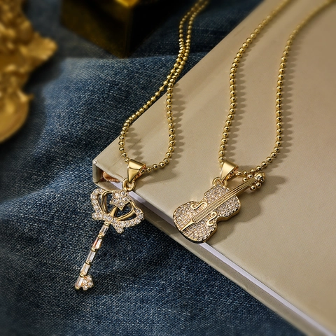 Collana Con Pendente Rame Placcato Oro Zircone Corona Chiave Chitarra Violino Forme Gioielli Lucidi Per Donne Regalo