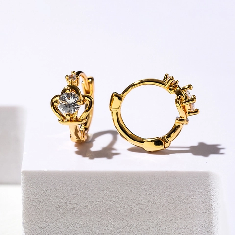 Elegante Kronenförmige Kupfer Zirkonia Huggie Creolen Für Damen Mode Winzige Cubic Zirkonia Gold Silber Plattiert Schmuck Geschenk