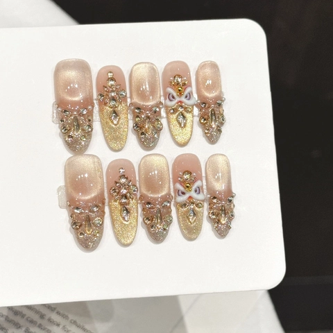 Handmade Press On Nails Luxury Golden Cat Eye Nude Pink With 3D Lion Dance Rhinestone Artificial Pearl Decorative False Nails