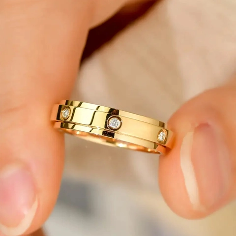 Stainless Steel Rhinestone Inlaid Gold Ring For Women Couple Screw Motif Flat Top Band Geometric Fashion Jewelry Gift Ring