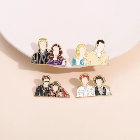 Karakter Emaille Broche Pin Film Geïnspireerde Paar Figuur Zinklegering Badge Kleding Accessoires Voor Fans