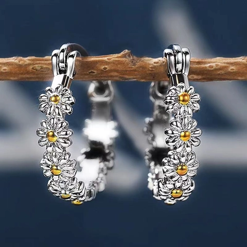 Orecchini A Cerchio Con Fiore Di Margherita Bicolore Lega Dolce Floreale Huggie Gioielli Di Moda Per Donne Ragazze Eleganti