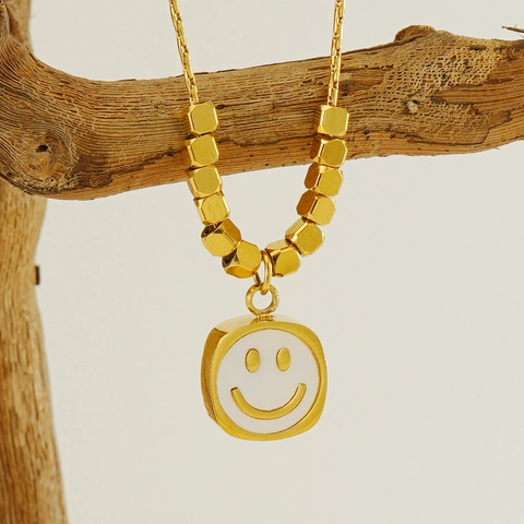 Collar Con Colgante De Cara Sonriente Acero Inoxidable Chapado En Oro De 18K Incrustación De Concha Blanca Para Mujer