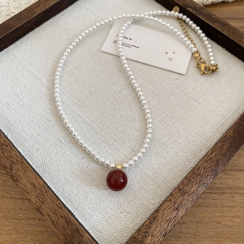 Collar De Perlas Artificiales Retro Elegante Con Colgante De Perla Artificial Redonda Roja Aleación Chapada En Oro Cadena De Clavícula Para Mujeres