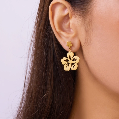 Fashion Stainless Steel Scallop Stud Earrings For Women Minimalist Hollow Out Flower Leaf Golden Jewelry Commute Accessories