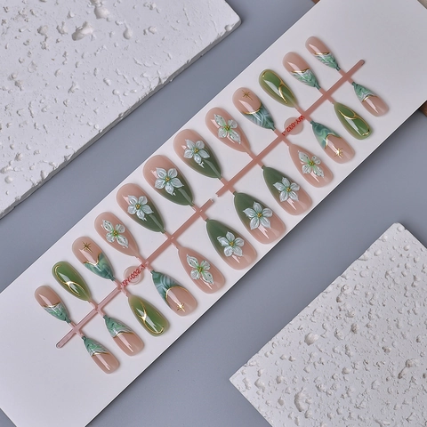 Faux Ongles 3D Fleur Vintage Vert Émeraude Marbre Français Feuille d'Or Luxe Faux Ongles Brillants Amande pour Femme