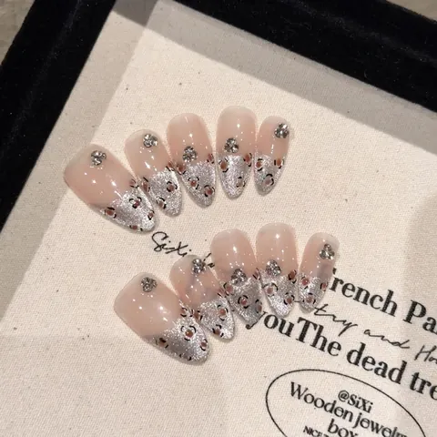 Handgefertigte Künstliche Nägel Mandelform Leopardenmuster Katzenauge Strass Glitzer Verlauf Luxus Mode Maniküre Für Damen