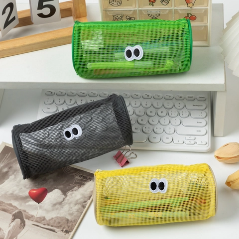 Creatieve Cartoon Grote Ogen Nylon Gaas Penetui Cilindrische Semitransparante Briefpapiertas Draagbare Make-Up Tas Voor Studenten Kantoor Dagelijks Gebruik